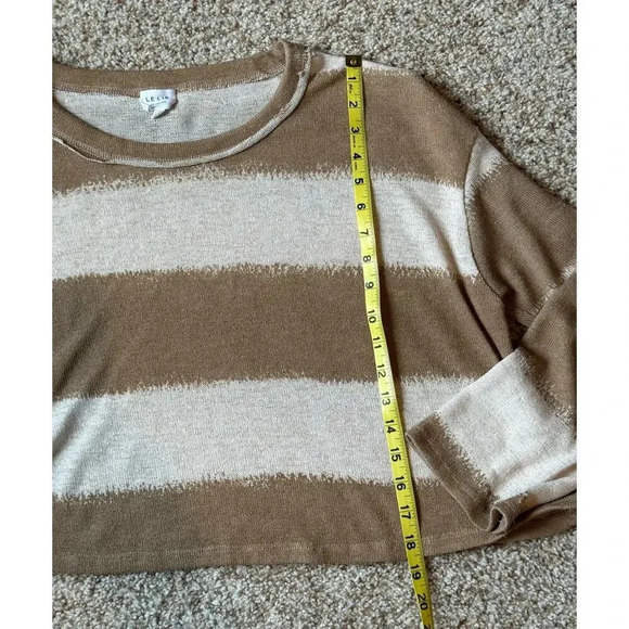 Le Lis sweater/shirt, size Large - Picture 4 of 5
